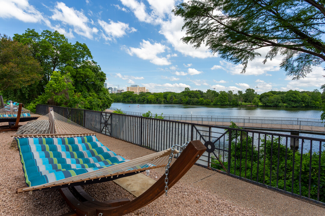 The Breakers on the Lake in Austin, TX - Foto de edificio