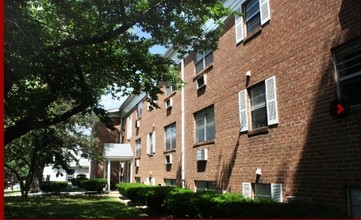 Riverstone Apartments in Norristown, PA - Building Photo - Building Photo