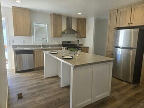 4650 E Carey Ave in Las Vegas, NV - Building Photo - Building Photo