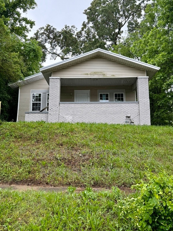 property at 513 Oak Pl