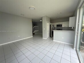 1586 SE 27th Ct in Homestead, FL - Building Photo - Building Photo