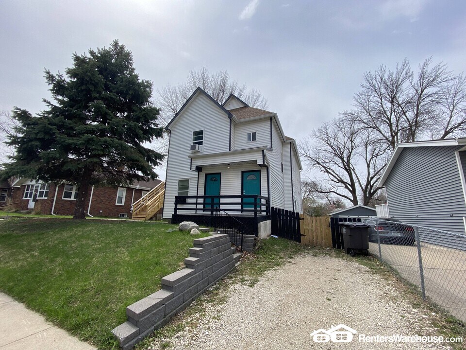 3916 9th St in Des Moines, IA - Building Photo