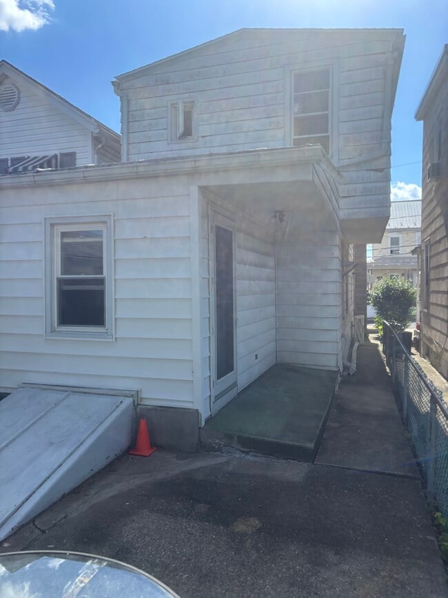 221 East St in Williamstown, PA - Building Photo - Building Photo
