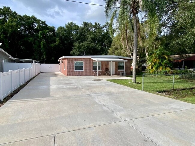 property at 4001 W Comanche Ave