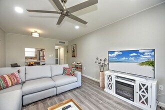 170 Turtle Lake Ct in Naples, FL - Foto de edificio - Building Photo