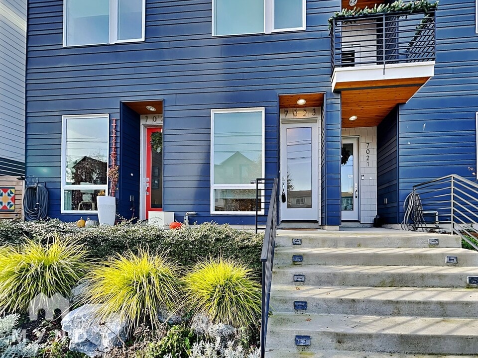 7023 42nd Ave S in Seattle, WA - Building Photo
