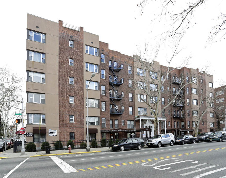 2520 John F Kennedy Blvd in Jersey City, NJ - Building Photo