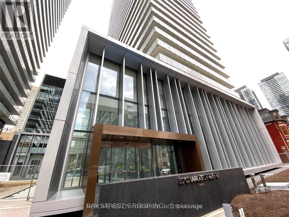 50A-1050 Charles St E in Toronto, ON - Building Photo
