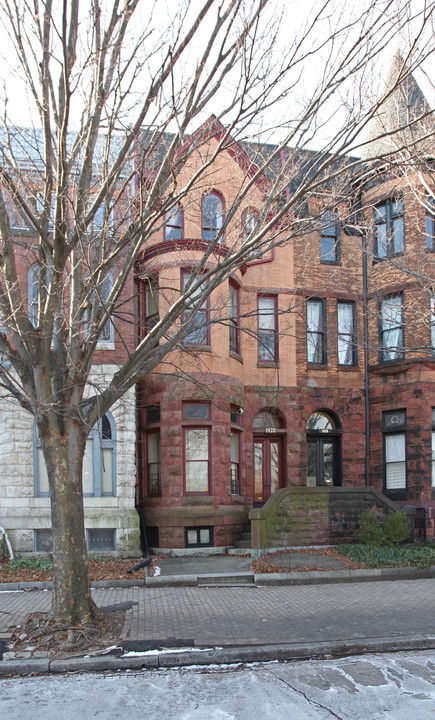 1422 W Mount Royal Ave in Baltimore, MD - Building Photo