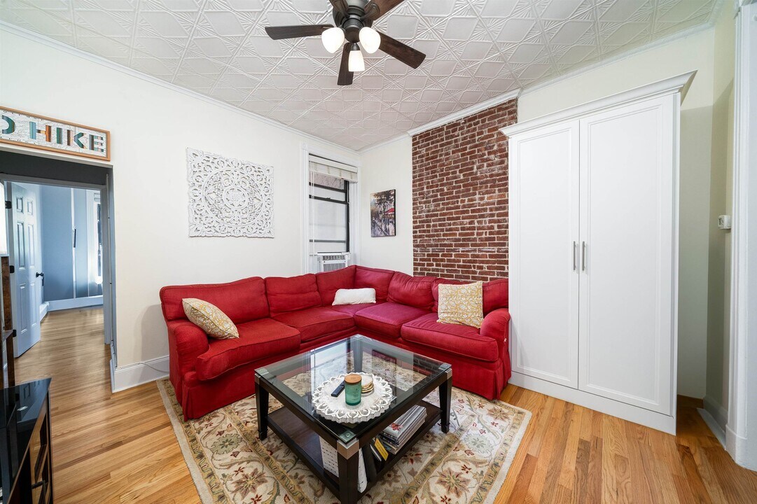 839 Willow Ave in Hoboken, NJ - Building Photo