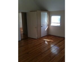 1711 W Woodstock Rd in Woodstock, VT - Foto de edificio - Building Photo