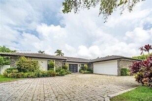 4371 Casper Ct in Hollywood, FL - Building Photo