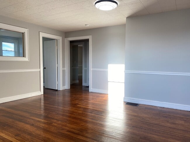 209 E Unaka Ave in Johnson City, TN - Foto de edificio - Building Photo