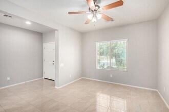 10747 W Yearling Rd in Peoria, AZ - Foto de edificio - Building Photo
