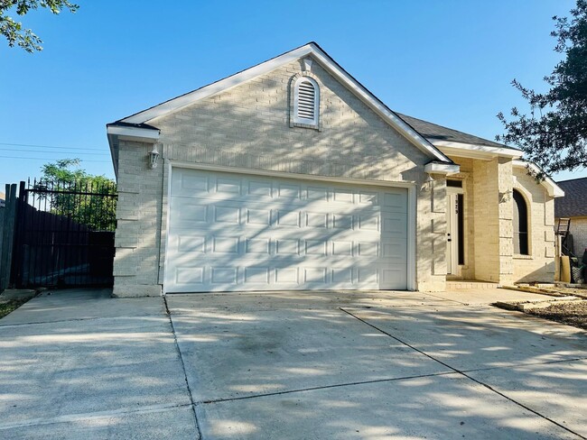 1929 Yukon Ln in Laredo, TX - Building Photo - Building Photo