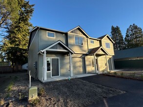 1411 Bella Rose in Centralia, WA - Foto de edificio - Building Photo