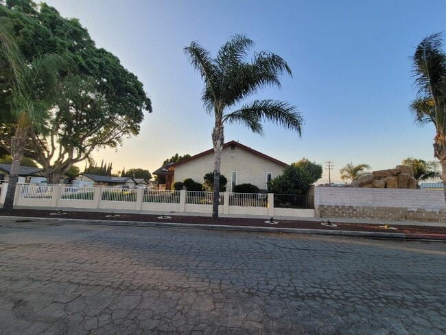 9149 Croce Dr in Fontana, CA - Building Photo - Building Photo