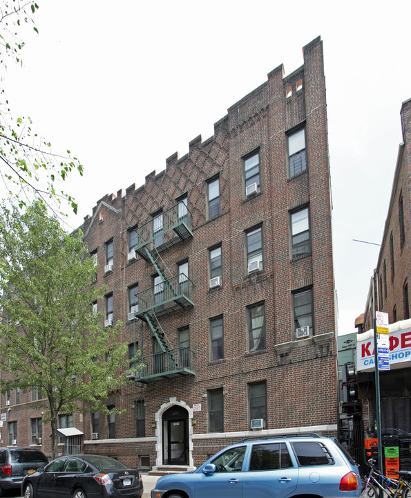 3049 Brighton 12th St in Brooklyn, NY - Building Photo