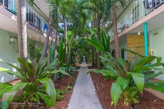 1117 Meridian Ave in Miami Beach, FL - Building Photo - Building Photo