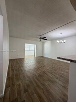 9159 SW 77th Ave in Miami, FL - Building Photo