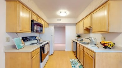 Regency Park in Guilderland, NY - Building Photo - Building Photo