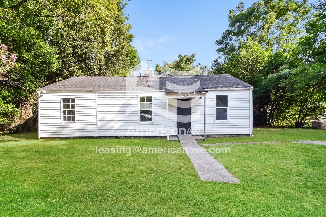 7030 Sprott St in Columbia, SC - Foto de edificio