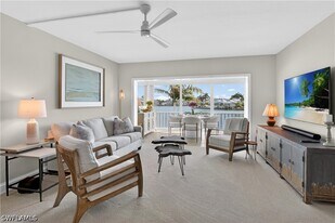 3400 Gulf Shore Blvd N in Naples, FL - Building Photo