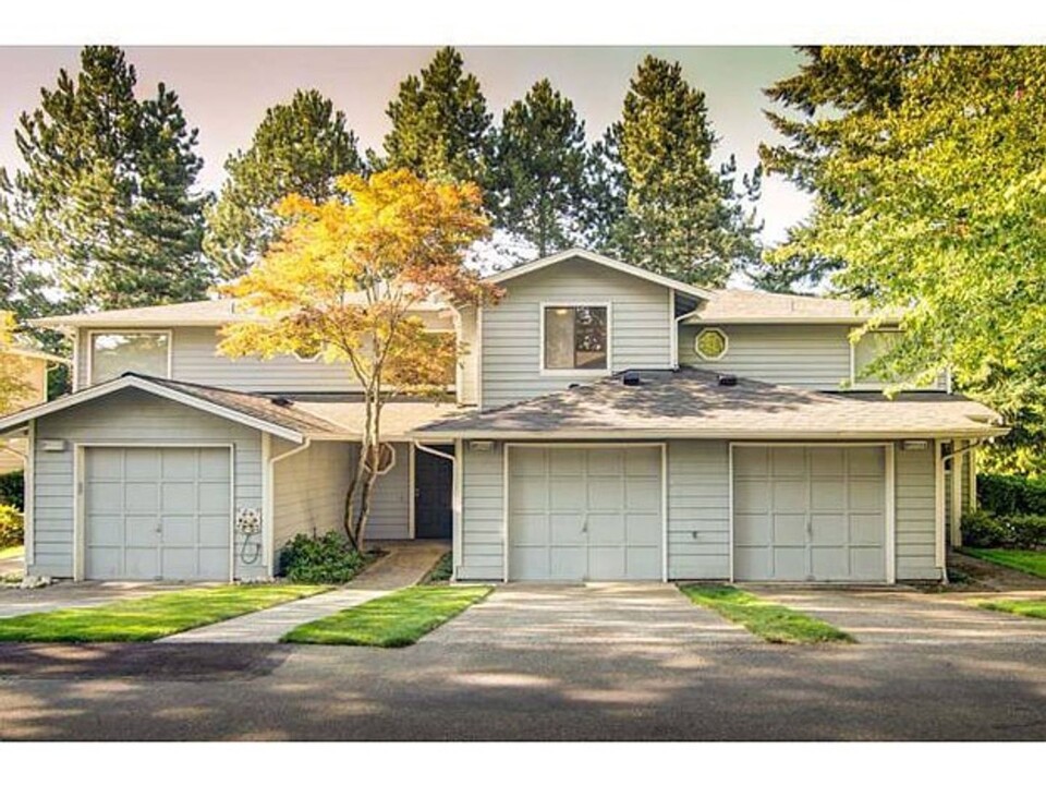 15922 NE 40th Way in Redmond, WA - Foto de edificio