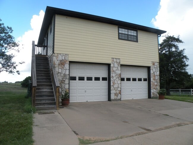 11721 Schaffner Rd in Sealy, TX - Foto de edificio - Building Photo