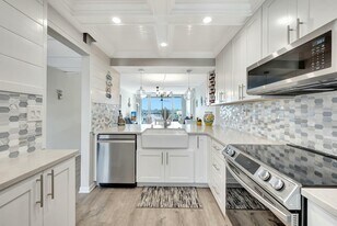 15 Royal Palm Way in Boca Raton, FL - Building Photo