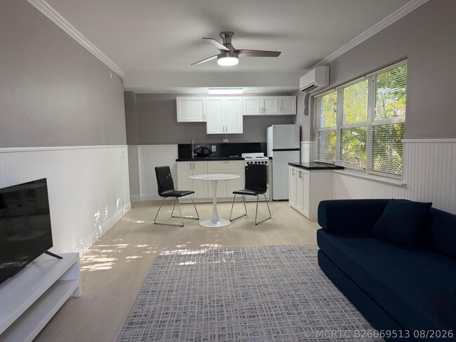 property at 220 Washingtonia Ave