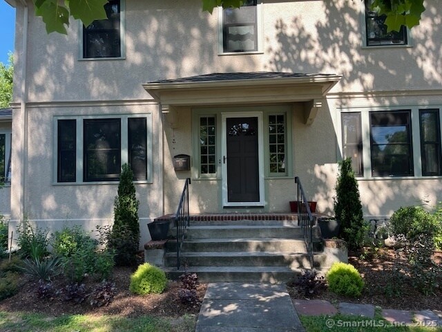53 Beverly Rd in West Hartford, CT - Building Photo