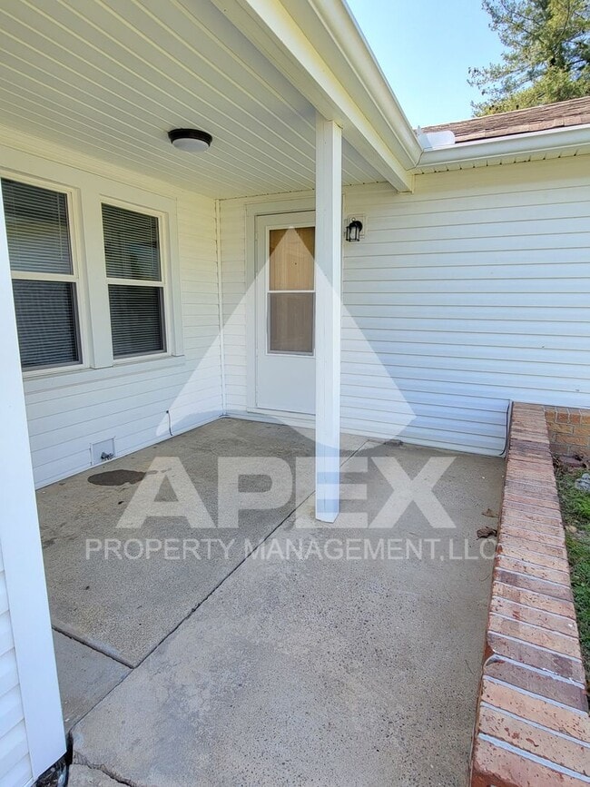 5601 Lon Roberts Dr in Knoxville, TN - Building Photo - Building Photo
