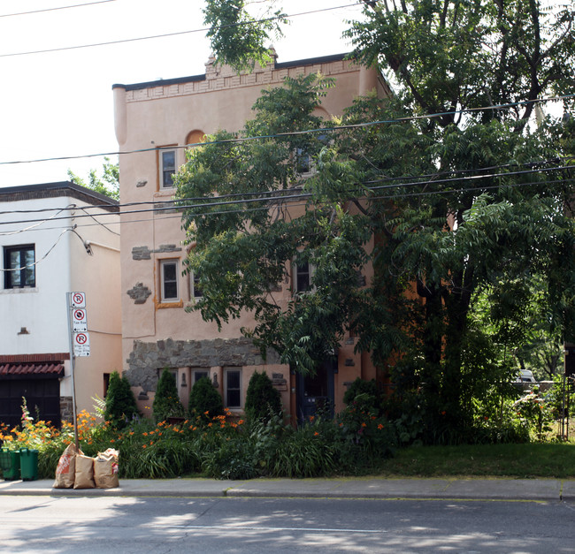 1590 Bathurst St in Toronto, ON - Building Photo - Building Photo