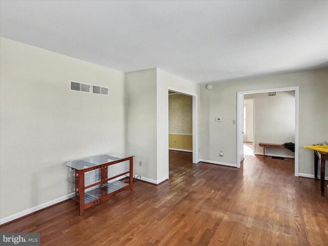 property at 902 Cypress St