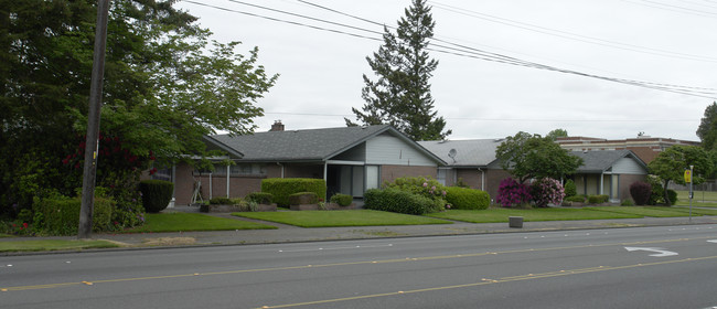 Cascade Manor Apartments in Tacoma, WA - Building Photo - Building Photo