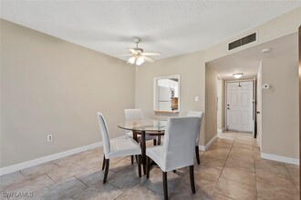 170 Turtle Lake Ct in Naples, FL - Foto de edificio - Building Photo