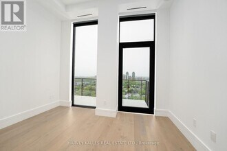 215 Lonsdale Rd in Toronto, ON - Building Photo - Building Photo