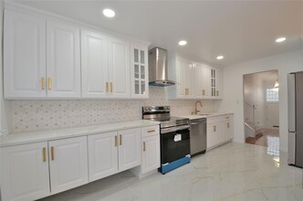 668 Jeffrey Dr in Baldwin, NY - Building Photo - Building Photo