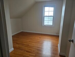 124 Bacon St, Unit B in Waltham, MA - Building Photo - Building Photo