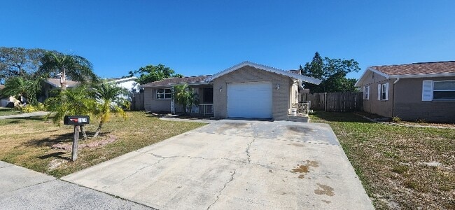 3104 Primrose Dr in Holiday, FL - Building Photo - Building Photo