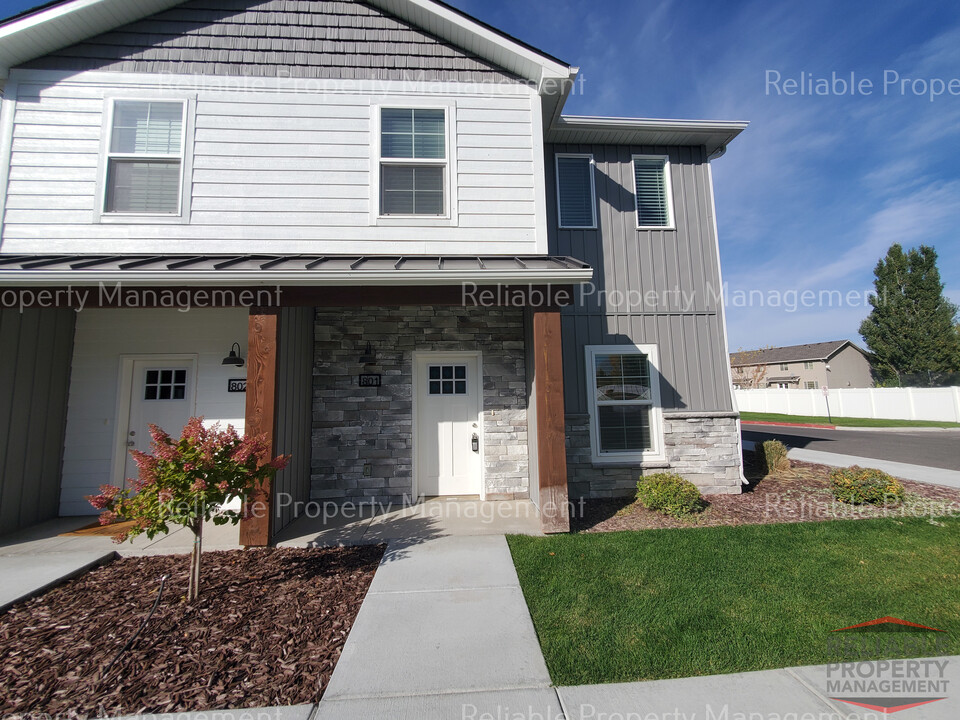 359 N 3rd W, Unit 801 in Rigby, ID - Building Photo