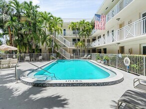 255 Sunrise Dr in Key Biscayne, FL - Building Photo - Building Photo