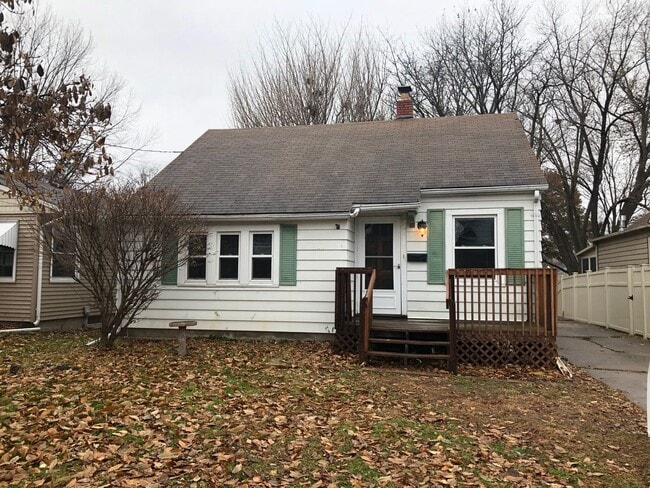 2331 4th St in Moline, IL - Building Photo - Building Photo