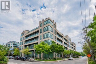 380 Macpherson Ave in Toronto, ON - Building Photo