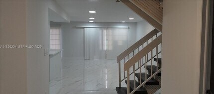 9719 N New River Canal Rd in Plantation, FL - Foto de edificio - Building Photo