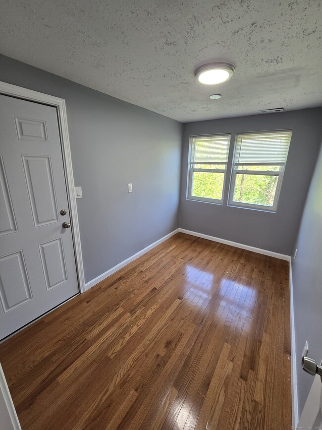 85 Hillside Ave in New Haven, CT - Building Photo - Building Photo