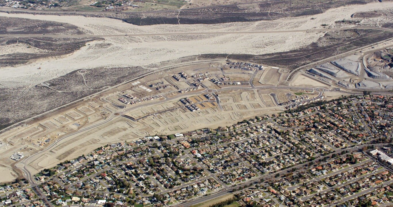 River Ranch Pky in Rialto, CA - Building Photo