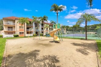 18860 NW 57th Ave, Unit 204 in Hialeah, FL - Building Photo - Building Photo