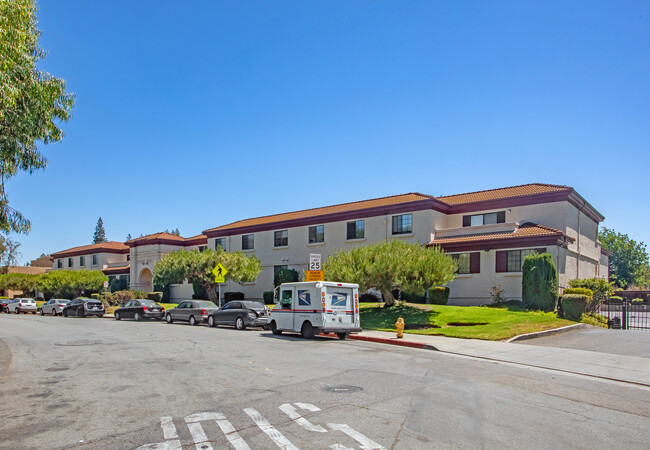 Tuscany Square in San Jose, CA - Foto de edificio - Building Photo